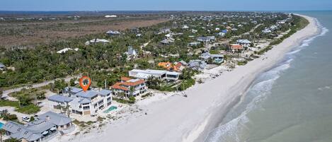 Gorgeous white sandy beaches of Sanibel Island, FL