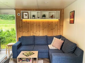 Propriété, Canapé, Plante, Design Intérieur, Bois, Canapé-Lit, Sol, Salon, Mur, Cadre