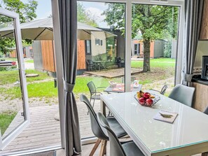 Plante, Table, Bâtiment, Meubles, Fenêtre, Arbre, Chaise, Ombre, Design Intérieur, Bois