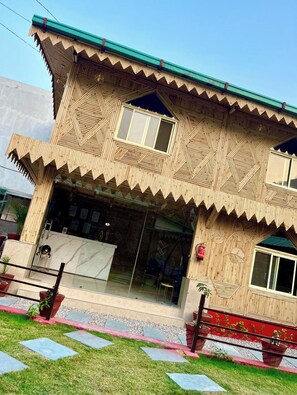 施設の正面