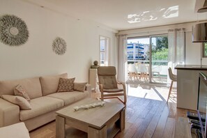 Balcony / Terrace / Patio, Living Room