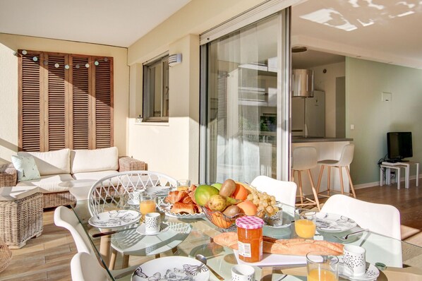 Balcony / Terrace / Patio
