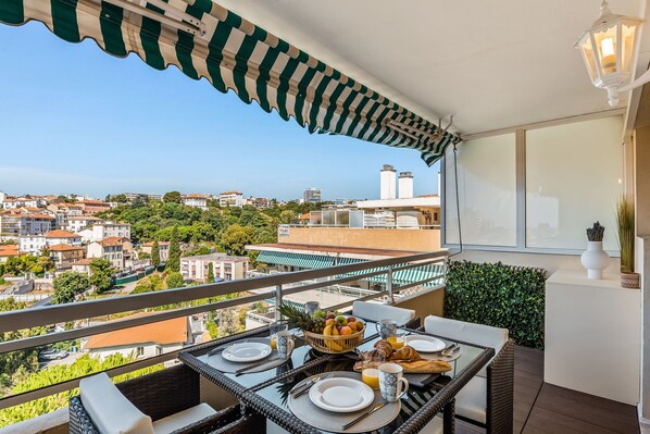 Balcony / Terrace / Patio