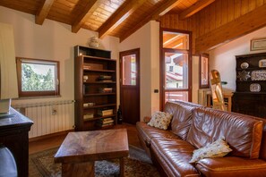 Dining Room, Kitchen, Living Room, Main Entrance