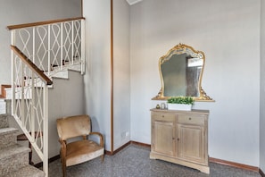 Room Detail