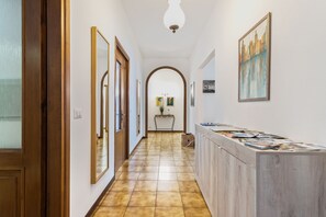 Room Detail