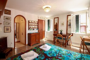 Bedroom, Dining Room, Living Room
