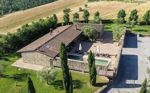 Balcony / Terrace / Patio, Building Exterior, Garden, Outdoor, Pool, Scenic View