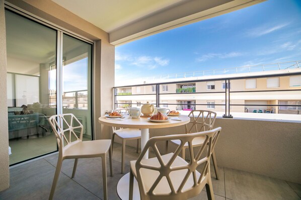Balcony / Terrace / Patio