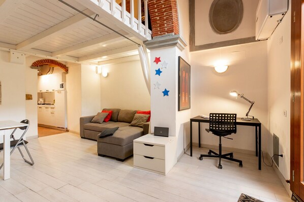 Living Room, Room Detail