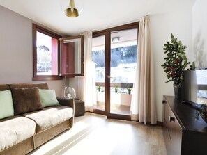 Balcony / Terrace / Patio, Dining Room, Living Room