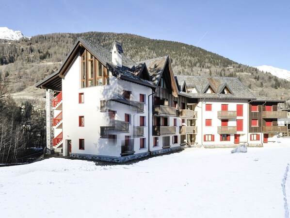 Building Exterior, Outdoor, Winter