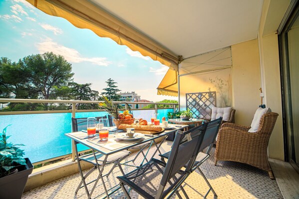 Balcony / Terrace / Patio