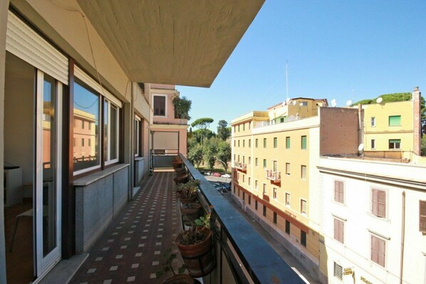 Balcony / Terrace / Patio
