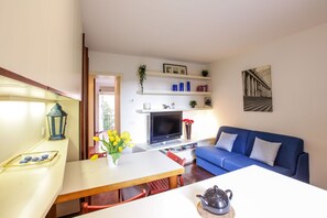 Dining Room, Living Room, Summer