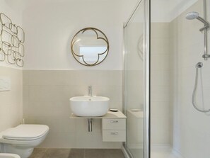 Autumn, Bathroom