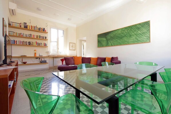 Living Room, Main Entrance