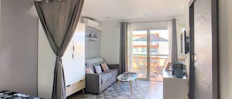 Bedroom, Living Room
