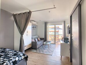 Bedroom, Living Room