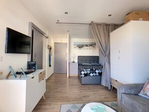 Bedroom, Living Room