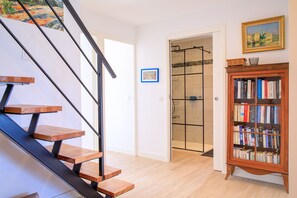 Main Entrance, Other Room