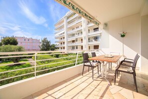 Balcony / Terrace / Patio