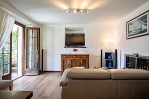 Dining Room, Living Room