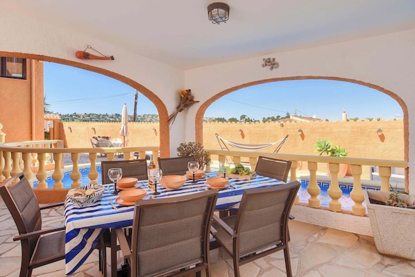 Outdoor dining