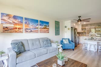 Stylish condo just a short stroll from top beaches