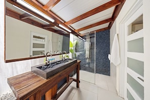 Modern bathroom with a walk in shower connected to bedroom 1