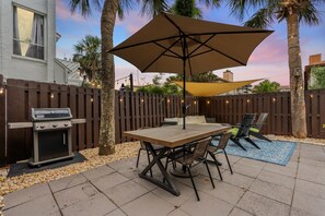 Perfect outdoor set up to enjoy the Florida weather