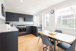 Farthings, Whitby - Host & Stay