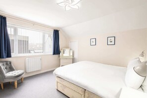 Farthings, Whitby - Host & Stay