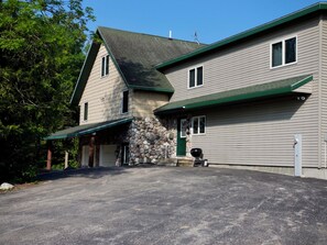 Woodsmoke Lodge on Drummond Island (4248)
