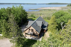 Paw Point Lodge on Drummond Island (3628)