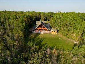 Paw Point Lodge on Drummond Island (3626)
