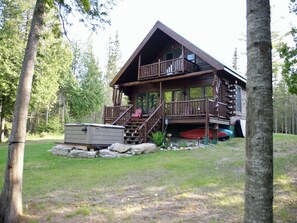 Loon Loft with The Loonlet Vintage Camper on Drummond Island (4332)