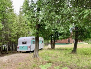 Loon Loft with The Loonlet Vintage Camper on Drummond Island (4381)