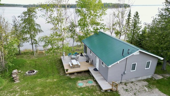 By the Shore on Drummond Island (2728)
