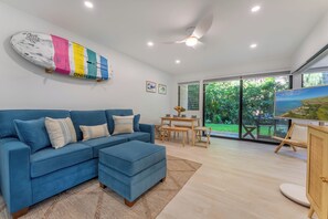 Hono Kai A14 Comfy Living with sofa sleeper
