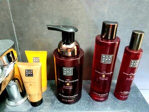 Bathroom amenities