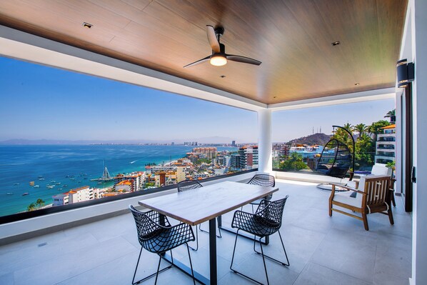 NEW 2-bedroom condo in Las Verandas de Amapas with huge balcony and private BBQ