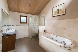 Tao's Bath (1)