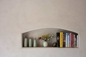 Tao's BR nitch w:books