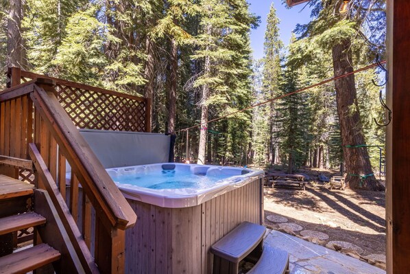 Evergreen Oasis with Hot Tub