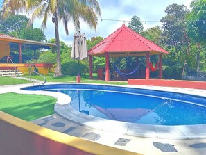 Pool with relaxing bohio