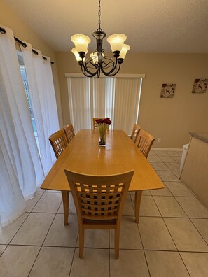 Bright dining space ideal for family meals, morning coffee, or planning your next adventure.