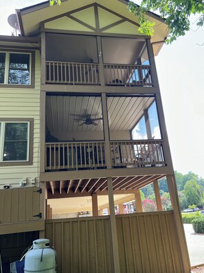 Deck with tv & grill