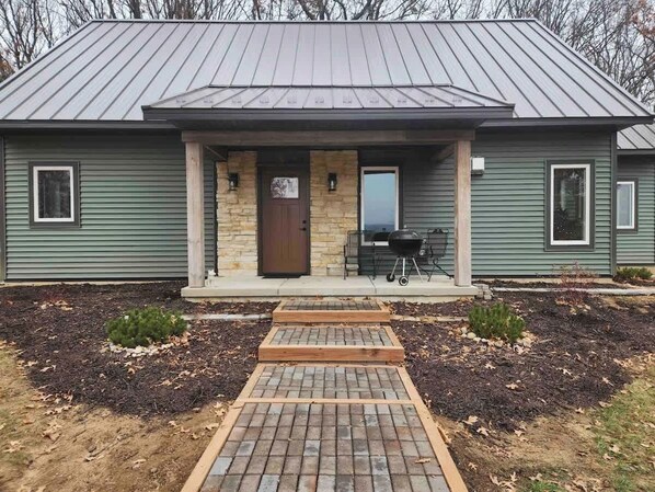 Front Exterior View - Porch & Grill