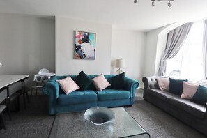 Living Room / Lounge